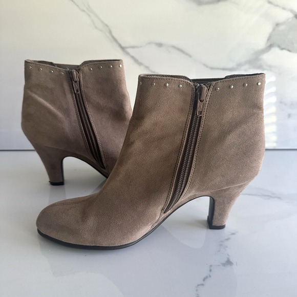 Aerosoles Grapeseed Faux Suede Studded Ankle Booties Women's Size 7 Taupe - Picture 6 of 15